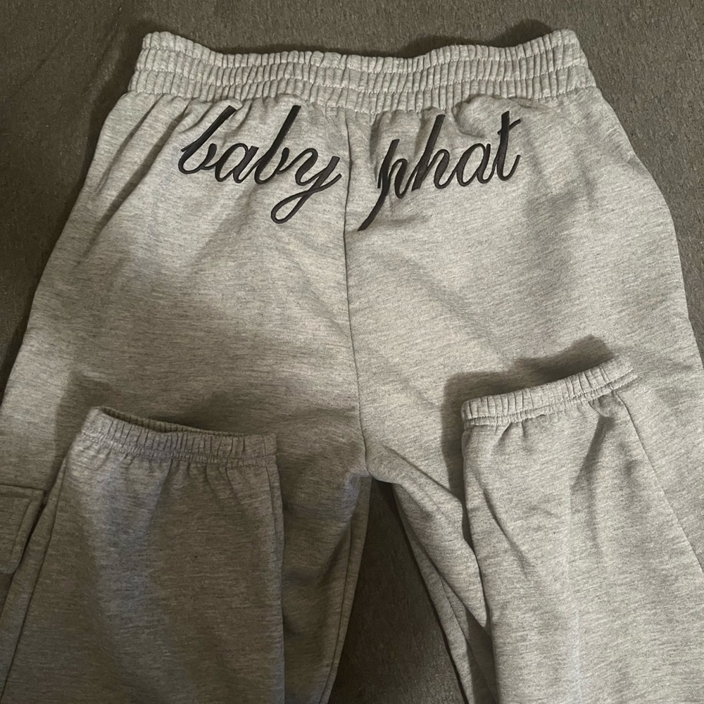 Sweatpants with cargo pockets.. light grey